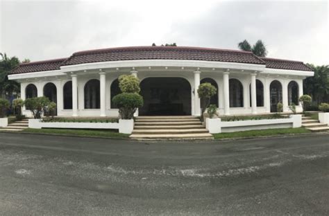 Bf homes pque local business 1700 parañaque. LOOK: Grand, beautiful mausoleums in Manila Memorial Park ...