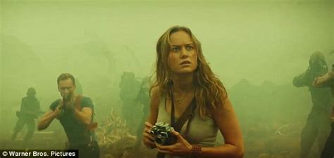 Tom Hiddleston And Brie Larson Battle King Kong In New Kong Skull Island Trailer Daily Mail
