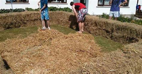Three Irish Lads Build Their Own Swimming Pool From Bales Of Hay Diy