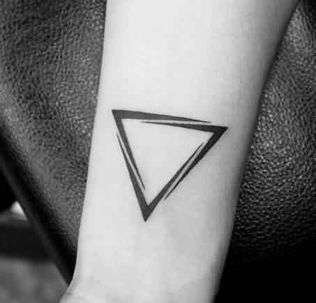 Los 49 Mejores Tatuajes de Triángulos y su Significado TOP