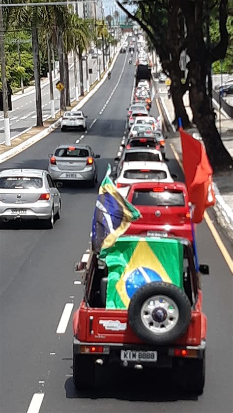 Carreatas e carros de som nas ruas de são paulo (sp). Carreata Fora Bolsonaro marcou o Domingo na capital e em ...