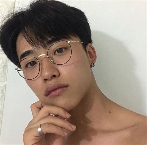 ↬｡ﾟ͏𝖼𝗋𝗎𝗇𝖼𝗁𝖼𝗋𝗎𝗇𝖼𝗁𝗂𝖾𝗌 In 2020 Cute Guys With Glasses Cute Asian Guys