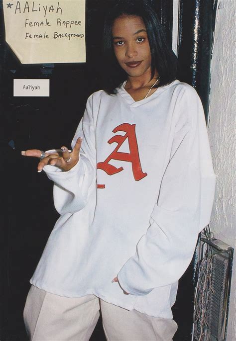 헐리우드 알리야 Aaliyah 좋아하는 톨 있어 노래 들으면 들을수록 22세로 요절한 게 정말 너무 안타깝다