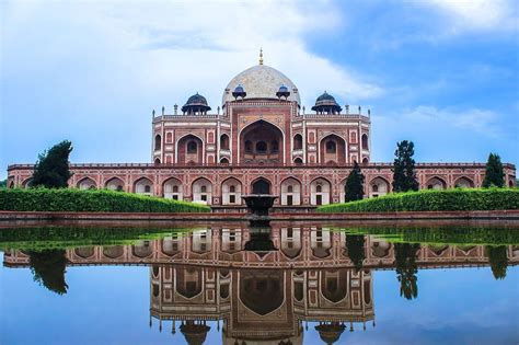 Roam Around The Top Historical Monuments Of Delhi