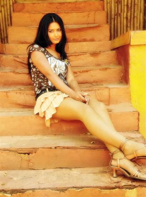 Divya Dwivedi Hot Pictures ~ World Actress Photos