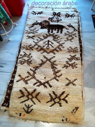 Hoy vamos a hablar de cómo poder limpiar una mancha de alfombras bereberes. Alfombras marroquíes bereberes de Beni Ouarain. | Alfombras marroquíes, Alfombras y Artesania ...
