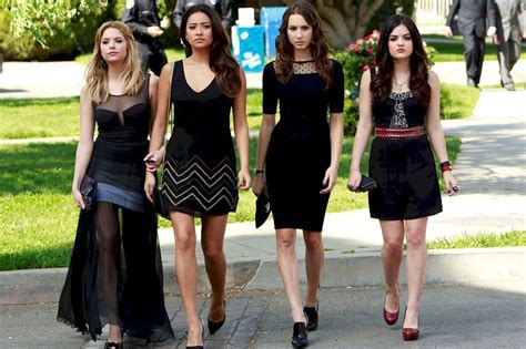 The Scariest Fashion On Pretty Little Liars Houstonia