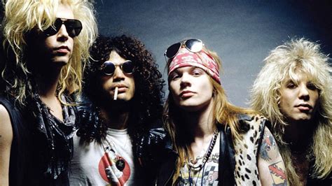 Led by singer axl rose and stylish guitarist slash , they mixed the passion of blues, the heaviness of rock, and the attitude of punk, bringing forth a breath of fresh air to a music scene dominated by cheesy hair metal. Guns N' Roses: Ein Aprilscherz oder ist Adler doch dabei ...