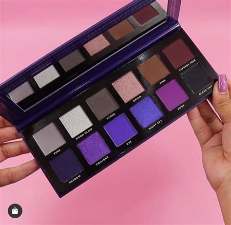 E' quanto si vede nei frame, diffusi dai carabinieri e nel video (guarda) relativi al 29 aprile scorso che riguardano la scomparsa di saman abbas, la giovane pachistana residente a novellara nel reggiano. Pin by Tama Sama on Makeup | Eyeshadow, Eyeshadow palette ...