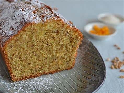Saftiger Orangenkuchen mit Mandeln - Jutta Nowak