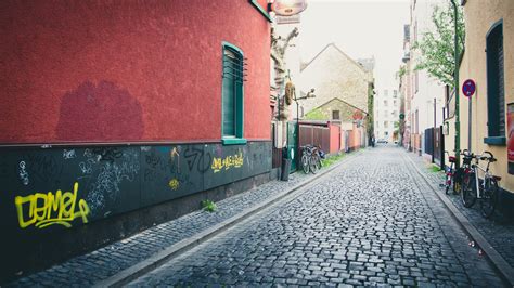 무료 이미지 쓰기 집 밖의 도로 거리 골목 시티 벽 수송 차량 색깔 낙서 레인 돌 미술