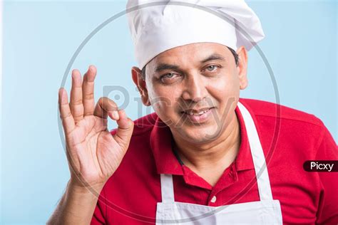 Image Of Indian Male Chef Cook In Apron And Wearing Hat Qy803941 Picxy