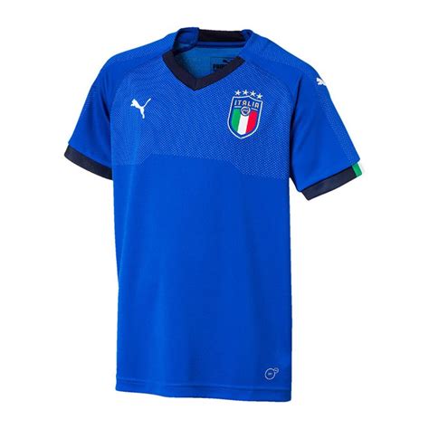 So soll das neue heimtrikot 2016 etwas heller sein die grundsätzliche trikotfarbe änderte sich auch bei europameisterschaft vier jahre später nicht. PUMA Italien Home Trikot 2018 Kids Blau F01 | Replicas ...