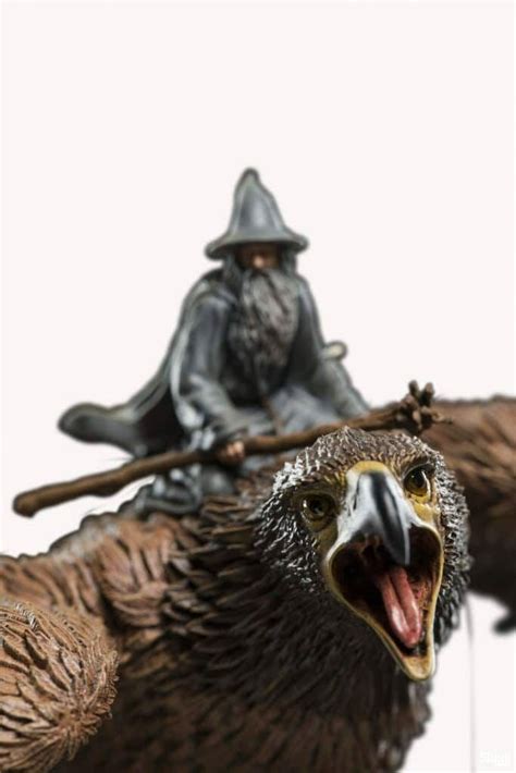 The Lord Of The Rings Mini Statue Gandalf The Grey On Gwaihir Sugo