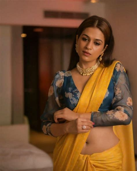Celeb Saree South Actress Shraddha Das Hot Sexy Navel
