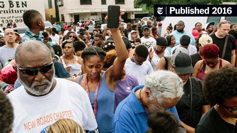 alton sterling shooting in baton rouge prompts justice dept investigation the new york times