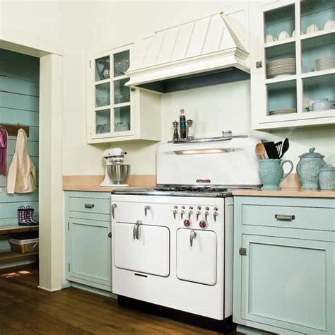 Even a fresh coat of your current paint will do wonders to brighten up your kitchen space. Getting Started to DIY Painting Old Kitchen Cabinets - My ...