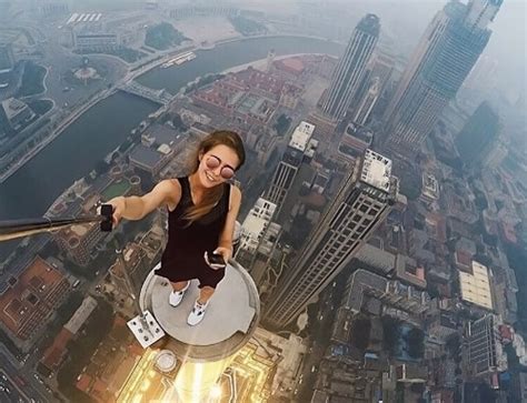 Russian Girl Take Dangerous Selfies Ever Gooyadaily Page