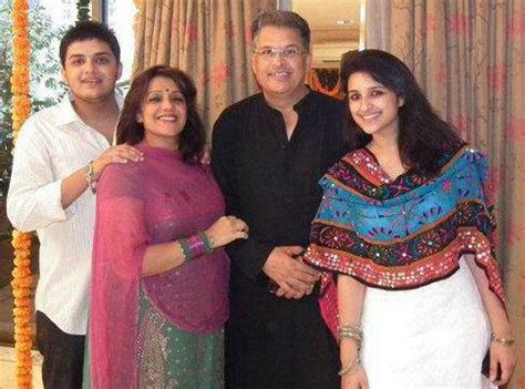 Saba ali khan's shares unseen throwback family pictures with saif ali khan, sharmila tagore; Bollywood Actress Parineeti Chopra Family Photos - MERE PIX