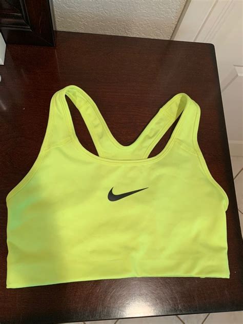 Neon sports bra with tags | Neon sports bra, Sports bra, Nike sports bra