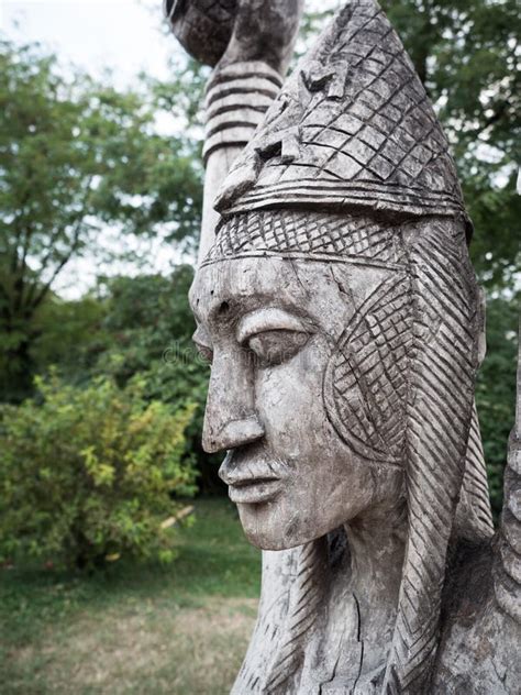 Estatuas Tribales Africanas De Madera Tradicionales Imagen De Archivo