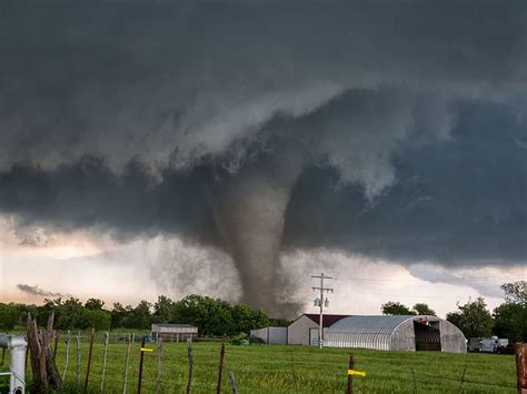 Tornadoes Rip Through 5 Us States More Than 100 Dead