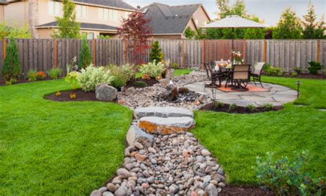 22 Beautiful River Rock Landscaping Ideas Home And Gardens