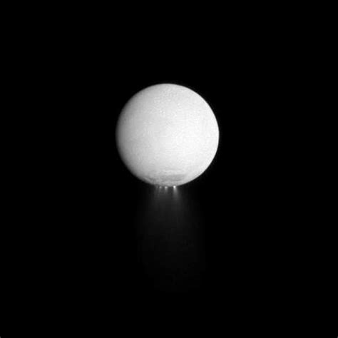 Icy Moon Enceladus Spews Water On Saturn Ibtimes