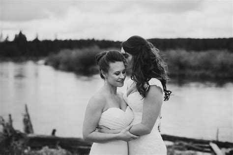 Sara Emily Sunriver Bend Oregon Rustic Lodge Wedding 0027 Lesbian Wedding Lesbian Love