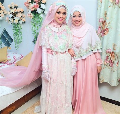 Maybe you would like to learn more about one of these? 30+ Model Baju Untuk Acara Pesta Pernikahan - Fashion ...