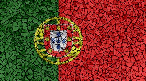 O sorteio dos jogos da fase final do euro 2020 de futebol, realizado sábado em bucareste, coloca no mesmo grupo portugal,a frança e a alemanha. Foto de Pintura De Telhas Do Mosaico Da Bandeira De ...