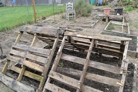 Uline stocks a wide selection of wood pallets and wooden pallets. How To Make A Wooden Pallet Greenhouse For One Dollar ...