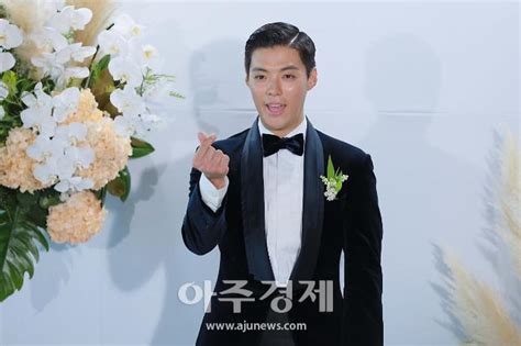 울산, '무더위 휴식제' 참여 독려; 포토 강남, '새신랑의 하트!' (강남♥이상화 결혼식) - 아주경제