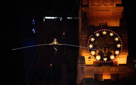 Wallenda Siblings Complete Daunting Times Square Tightrope Stunt The Peninsula Qatar