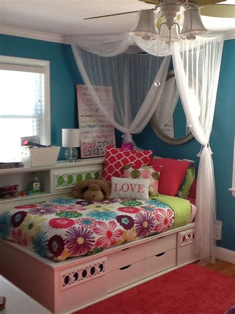 Tween Bedroom With Bright Colors Tween Bedroom Decor Tween Room Teen Bedroom Dream Bedroom