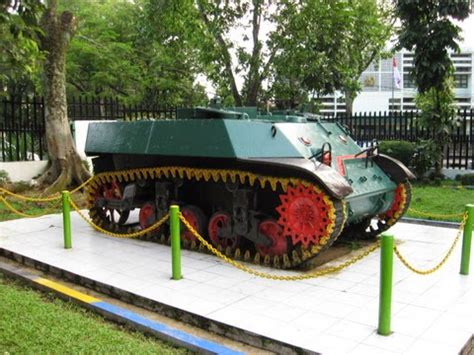 Tank Baja Di Taman Lalu Lintas Ade Irma Suryani Nasution Budaya