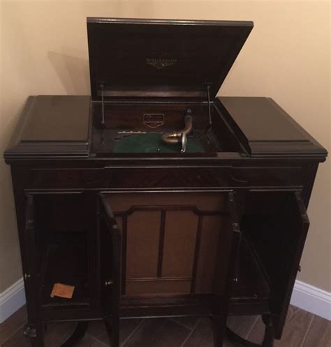 Living space must, the accent cabinet is purposeful and functional with its easy desk and added storage. Antique 1929 Victor Victrola Phonograph VV4-40 Record ...