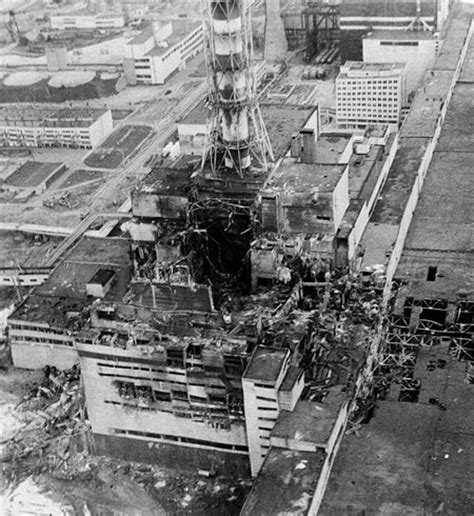 Zu sehen auf den bildern ist das große gebäude von reaktor 4, welches mittlerweile vollständig in der neuen, 100 meter hohen schutzhülle verschwunden ist. Tschernobyl 1986
