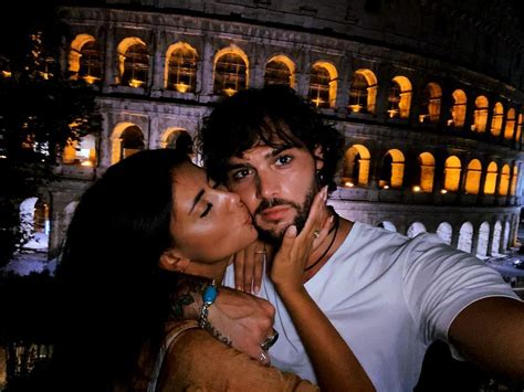 Nella famiglia borghi la madre anna (maria chiara giannetta) è molto speciale per i suoi cari. Che Dio ci aiuti: chi è Erasmo Genzini? Età, fidanzata, film, Instagram - DonnaPOP
