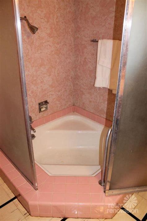 Killing and then preventing the development of algae in your salt water pool isn't as daunting as it may seem, as long as you act aggressively. The pink bathroom at the Wilson House, Temple, Texas ...