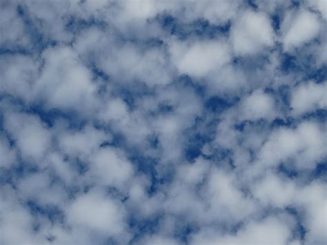 Gambar Langit Suasana Siang Hari Pola Gumpalan Awan Biru Awan