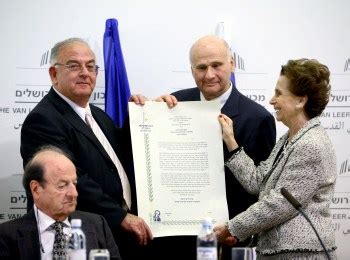 One lifted up, a chief, prince. האוניברסיטה העברית בירושלים - אגף שיווק ותקשורת