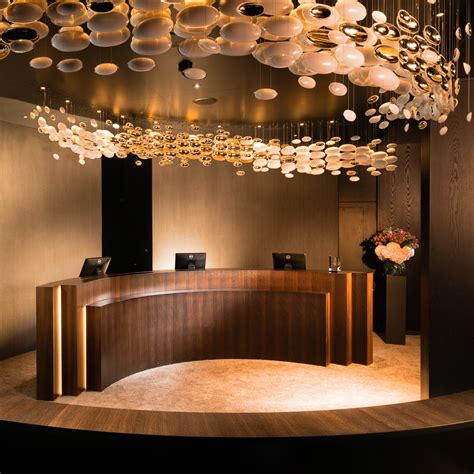 Indulge yourself in the 7132 therme, the embodiment of a thermal spa. 7132 Hotel Valsertal Schweiz | CREME GUIDES