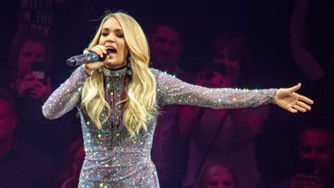 Carrie Underwood Tears Up Reflecting On End Of Cry Pretty 360 Tour Iheart