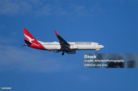Qantas Airlines Boeing 737 On Landing Approach Stock Photo Download