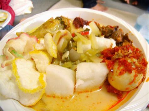 Seperti bubur ayam, teh manis, mie instan hingga nasi putih dengan telur goreng. LimaKaki: Kuliner yang Pas Untuk Menemani Sarapan Pagi Kamu