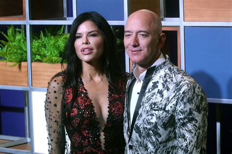 Following the recent historic success of amazon prime day, bezos' net worth spiked to a bezos's status as the person with the highest net worth in the world has also survived a very public divorce. Jeff Bezos' Girlfriend, Lauren Sanchez, Bio And Net Worth ...