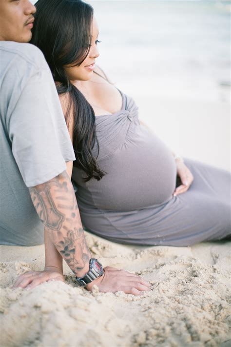 Beach Maternity Photo Great Positioning To Get More Gossip News