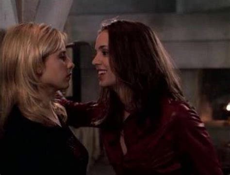 The Grandaddy Of All Femslash Friday Pairings Buffy And Faith Buffy Buffy The Vampire