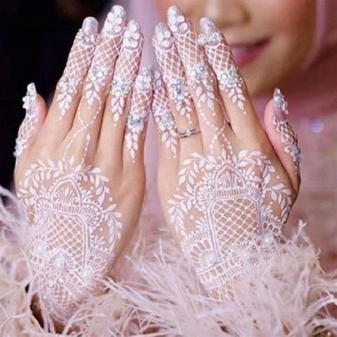Motif henna minimalis floral ini sangat cocok untuk pengantin yang menggunakan gaun simple dan sederhana, misalkan pakaian gamis yang. 35 Motif Henna Simple untuk Tangan Pengantin Trend 2021